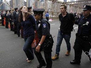 پلیس نیویورک صدها نفر از معترضان به اوضاع اقتصادی را بازداشت کرد