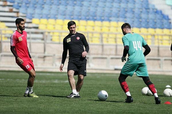 تبریک سرخپوشان به کریم باقری در روز تمرین پرفشار پرسپولیس