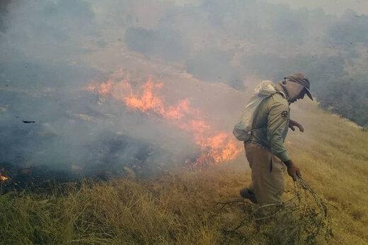 ببینید | جدال آتش‌نشان‌ها با آتش در کوه‌‎های خاییز خوزستان