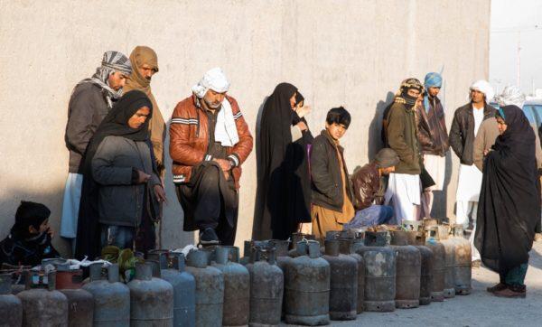 صف‌‌ گاز در سیستان و بلوچستان: دلالان کاسبی می‌کنند