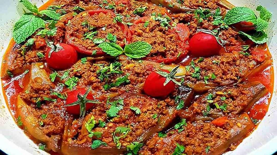 طرز تهیه قارنی یاریخ؛ بادمجان شکم پر تبریزی