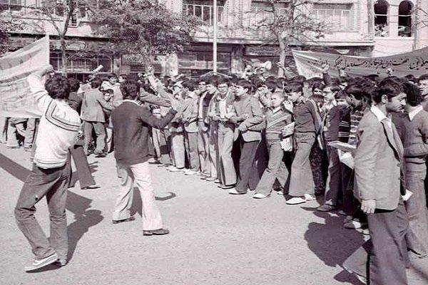 معاون امور استان‌های صداوسیما به دلایل «چرایی انقلاب» پاسخ داد