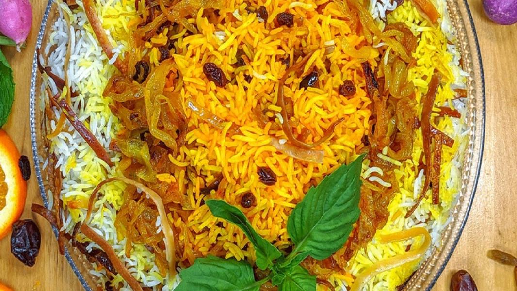 طرز تهیه رشته پلو زعفرانی خوشمزه؛ یک غذای اصیل ایرانی