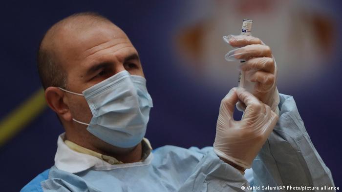 میزان واکسیناسیون کرونا در ایران کمتر از یک درصد است