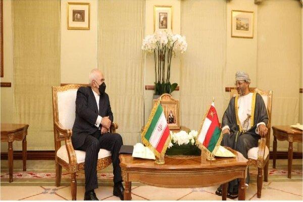 Zarif discusses ties, regional developments with Omani FM