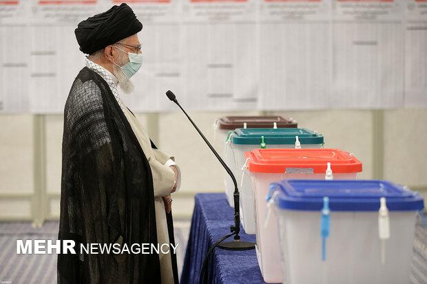 VIDEO: Islamic Revolution Leader casts his vote in ballot box