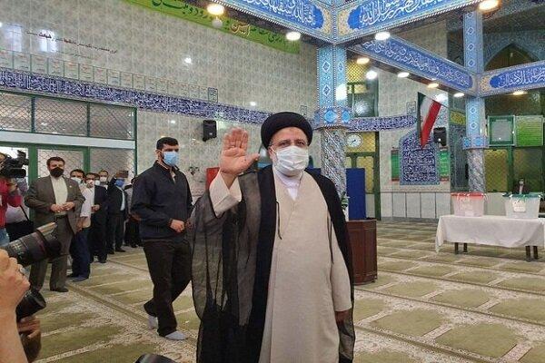 Presidential candidate ‘Raeisi’ casts his vote in Tehran