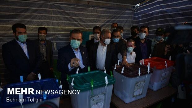 Presidential candidate 'Rezaei' casts his vote in Shahr-e Rey