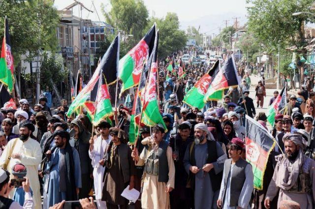 پارلمان افغانستان خواستار قانونمند شدن نیروهای 'خیزش مردمی' علیه طالبان شد