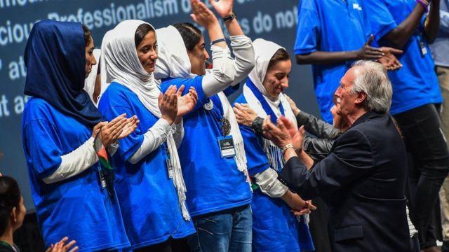 ۹ عضو تیم روباتیک دختران افغانستان وارد قطر شدند