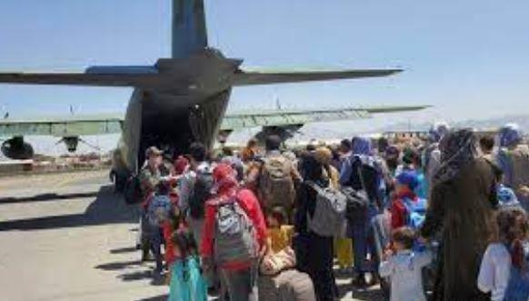 بیانیه ۱۰۰ کشور جهان: طالبان به اجازه خروج ایمن افراد از افغانستان متعهد شده است