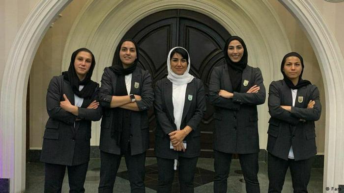 لباس تیم ملی فوتبال زنان ایران در مظان اتهام