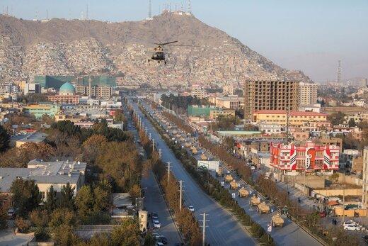 قدرت‌نمایی طالبان در کابل با تجهیزات نظامی روسی و آمریکایی/عکس