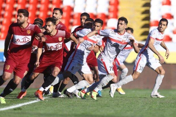 پرسپولیس مقابل قعرنشین لیگ متوقف شد/ استقلال با پدیده در صدر ماند