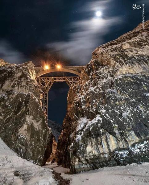 نمایی دیدنی از پل ورسک در شب