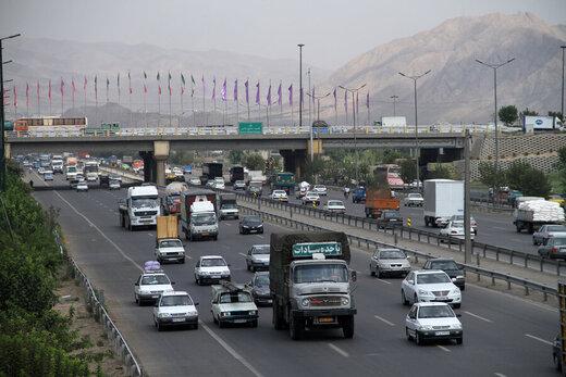 سرقت پیچ‌ها علت سقوط ۵ تیر چراغ برق در بزرگراه آزادگان