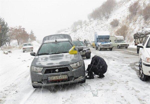 خودروهای گرفتار در جاده کرج - کندوان رهاسازی شدند