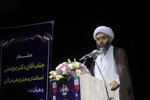 انتقاد تند از مسئولانی که«نمی‌دانیم از کجا آمده و منصوب می‌شوند» / خطیب جمعه قشم: ۸ ماه است بلاتکلیفیم/ این وضعیت بی سابقه  و خجالت آور  است