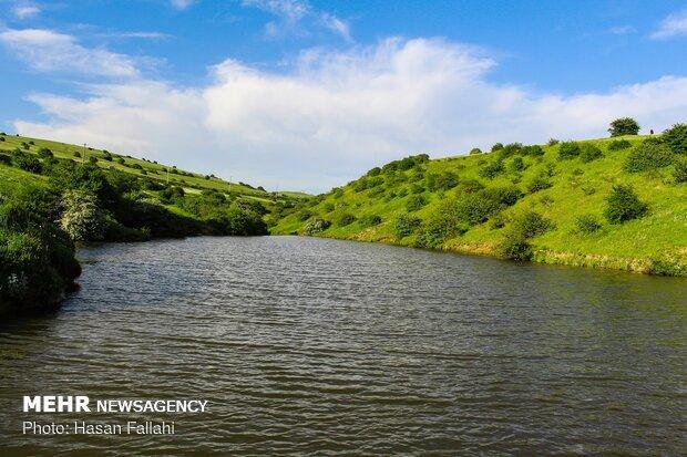 سرزمین دشت‌های سرسبز میزبان میهمانان نوروزی در روز طبیعت