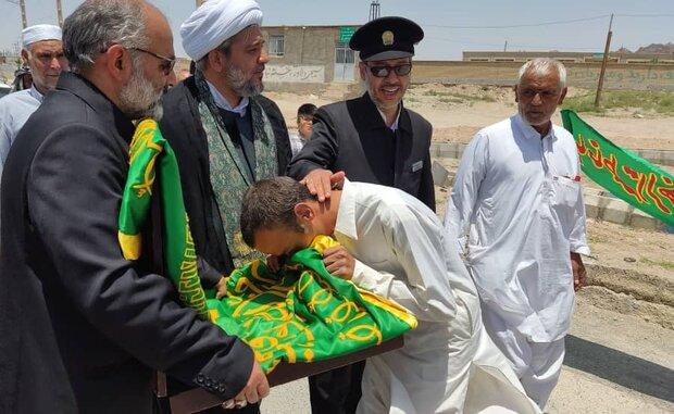 پرچم مطهر رضوی در شهر مرزی درح به اهتزاز درآمد