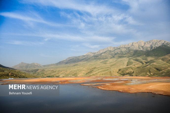 چشمه‌های رنگی «باداب سورت»