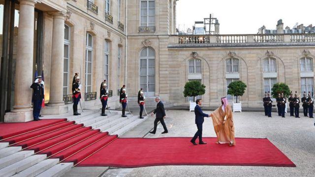 اعتراض‌‌ها به پذیرایی از محمد بن سلمان در فرانسه؛ سه گروه مدنی از ولیعهد عربستان شکایت کردند