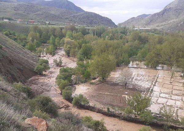 منطقه تنگ جزین بختگان را سیل برد