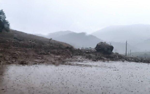 سیل جاده ۴ روستای بخش مرکزی ایذه را مسدود کرد