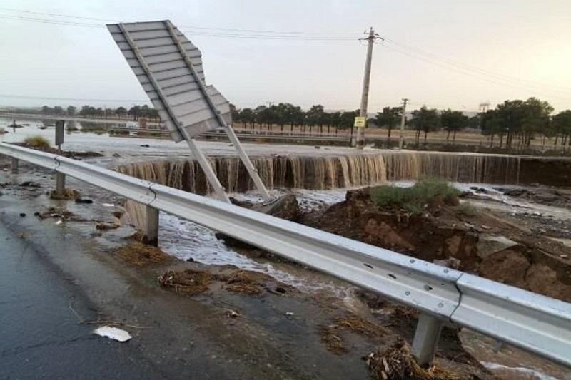 جاری شدن سیلاب در نجف آباد و خوانسار