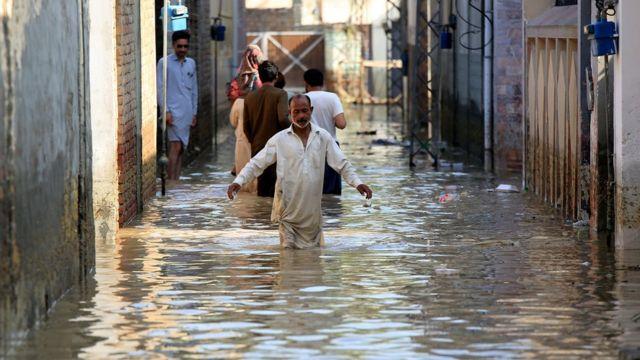 سیل پاکستان؛ «یک سوم» کشور زیر آب است، بحران کمبود و گرانی مواد غذایی