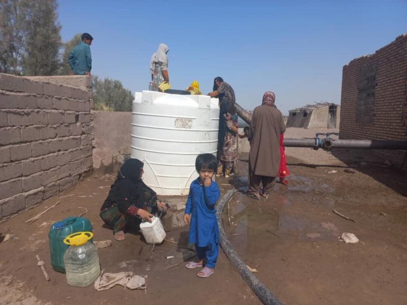 آب نیست، اما دریایی از مشکلات هست/ زنان، قربانی کمبود پزشک و آب آلوده در مناطق محروم