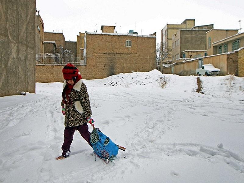 برف مدارس روستاهای بروجرد را تعطیل کرد