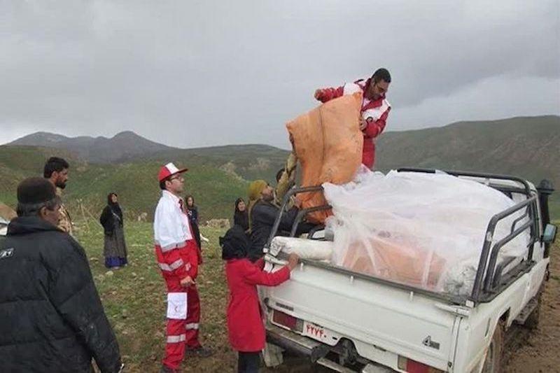 امدادرسانی به آسیب دیدگان از بارندگی در باغملک