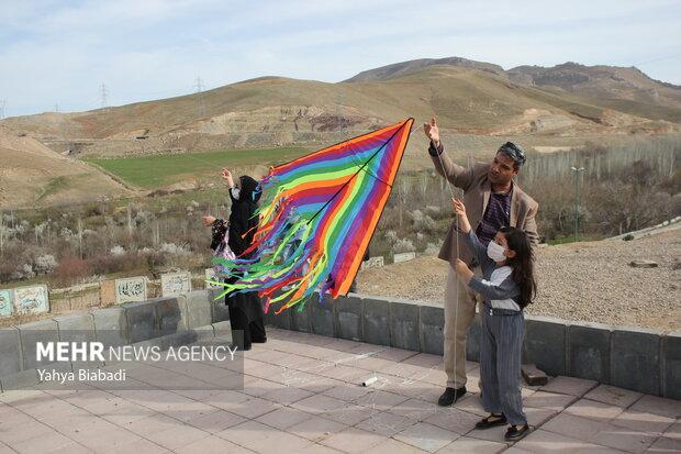 برگزاری جشنواره خانوادگی پرواز بادبادک ها در شهرستان تویسرکان