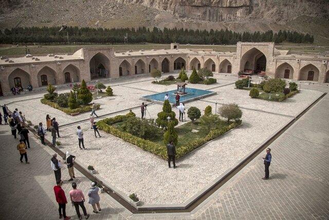 اسکان ۲۵۶ هزار مسافر نوروزی در کرمانشاه/ تاق‌بستان در صدر توجه گردشگران