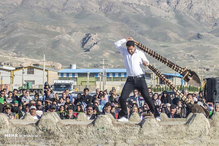 آئین سنتی «بیل گردانی»در شهر نیم‌ور برگزار می‌شود