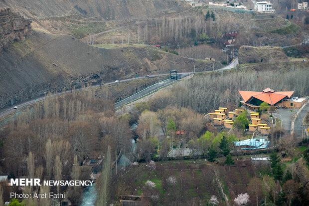 نظارت بر ساخت و سازهای غیرمجاز در جاده چالوس جدی گرفته شود