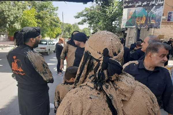 سنت گل مالی کردن عزاداران حسینی در کرمانشاه