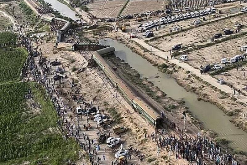 حادثه ریلی در پاکستان با ۱۳۰ کشته و مصدوم