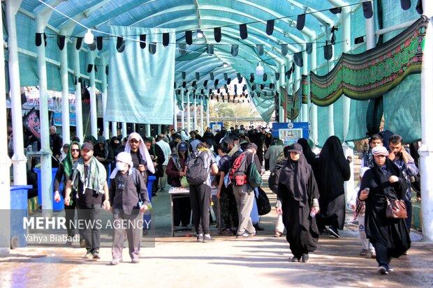 سنگ تمام مردم اسلام آبادغرب در پذیرایی از زوار اربعین