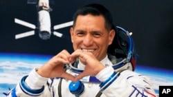 فرانک روبیو رکورد طولانی‌ترین مدت اقامت یک فضانورد آمریکایی در فضا را شکست