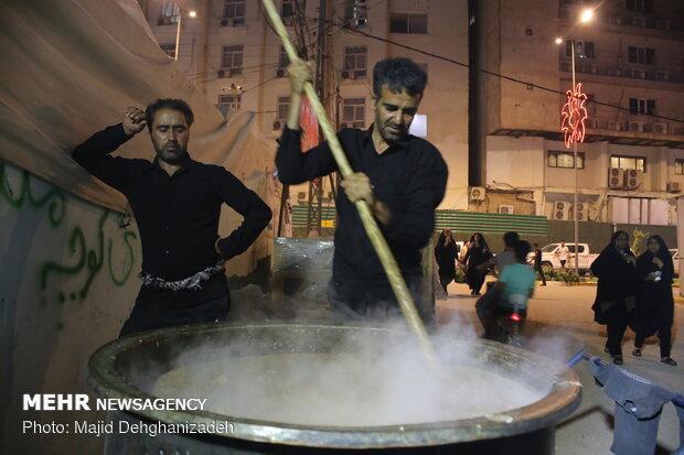 ۴ تن آش نذری در صومعه سرا طبخ و توزیع شد