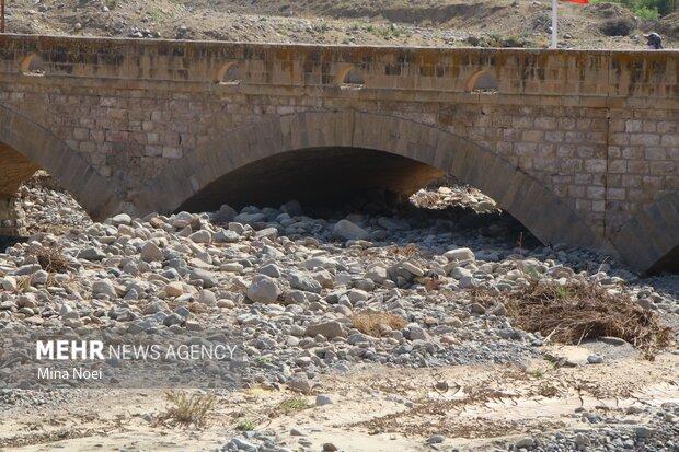 بارش شدید باران و سیلابی شدن مسیل‌های لوجلی شیروان