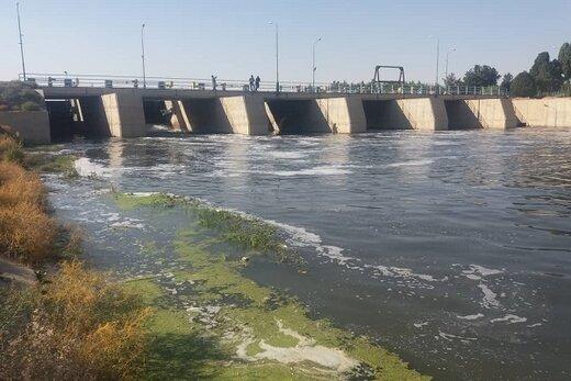 جاری شدن آب سد رودشتین به سمت تالاب گاوخونی