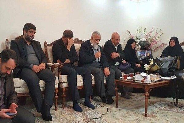 سردار نقدی در منزل شهید «فائزه رحیمی» حضور یافت