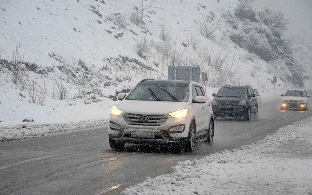 بارش پراکنده برف در محورهای کوهستانی همدان