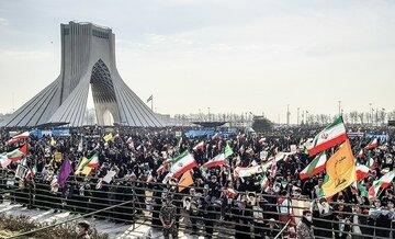 جشن ۴۵ سالگی انقلاب در خیابان های ایران /همه آمده بودند؛ از سردار قاآنی، لاریجانی و ناطق نوری تا فرزند رهبری، سردار سلامی و دولتی ها