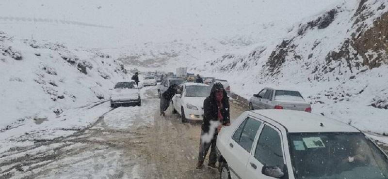 امدادرسانی به ۱۰۰ هموطن گرفتار در برف و کولاک