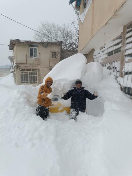 ارتفاع ۱.۵ متری برف در یک روستای رودبار